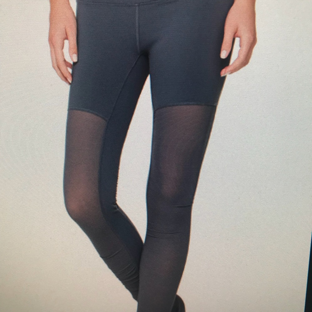 ALO black leggings. S. 3/4 sheer. See pics. 律‍♀️